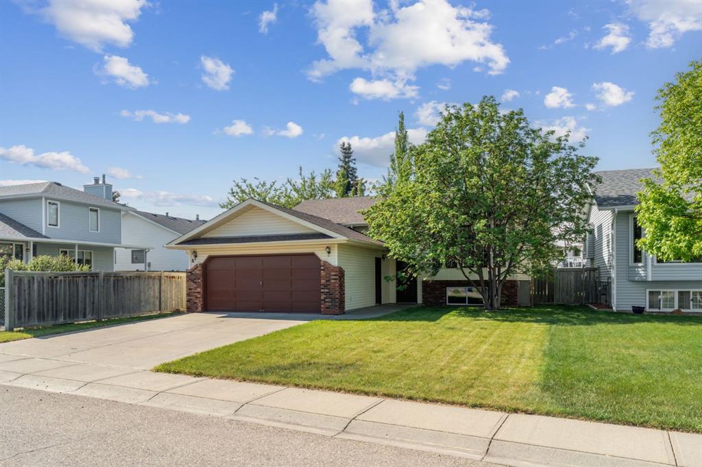 Picture of 8 West Mackay Crescent , Cochrane Real Estate Listing