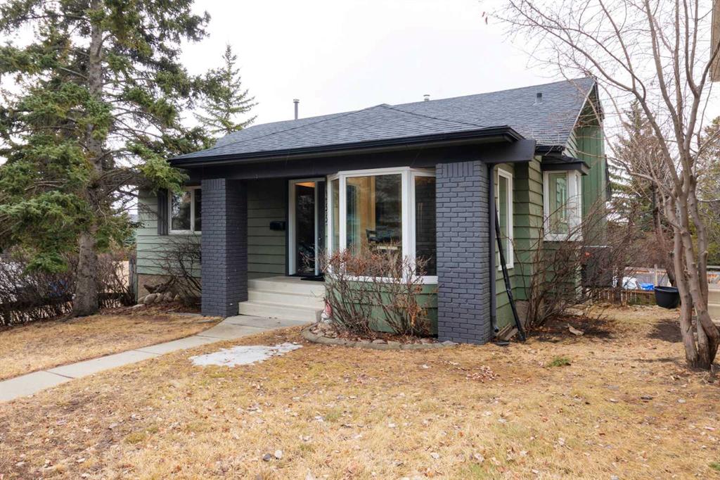 Picture of 355 Coach Ridge Rise SW, Calgary Real Estate Listing