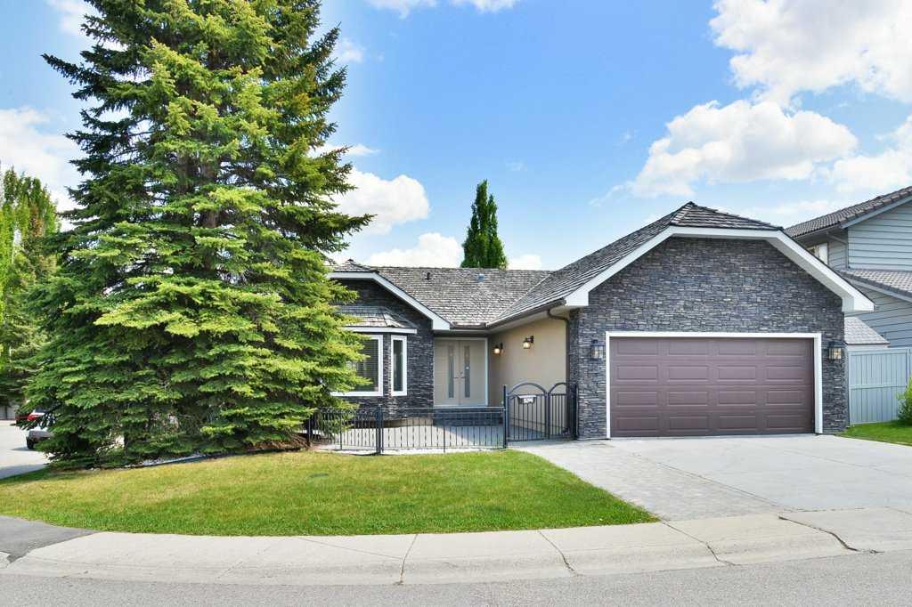 Picture of 9204 Oakmount Drive SW, Calgary Real Estate Listing