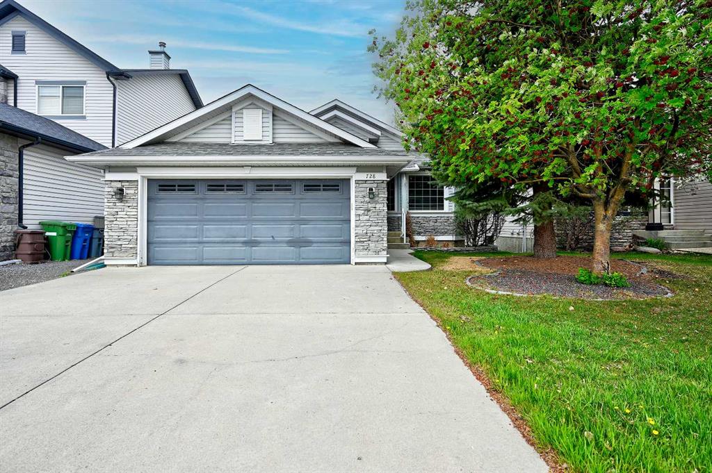 Picture of 728 Coopers Drive SW, Airdrie Real Estate Listing