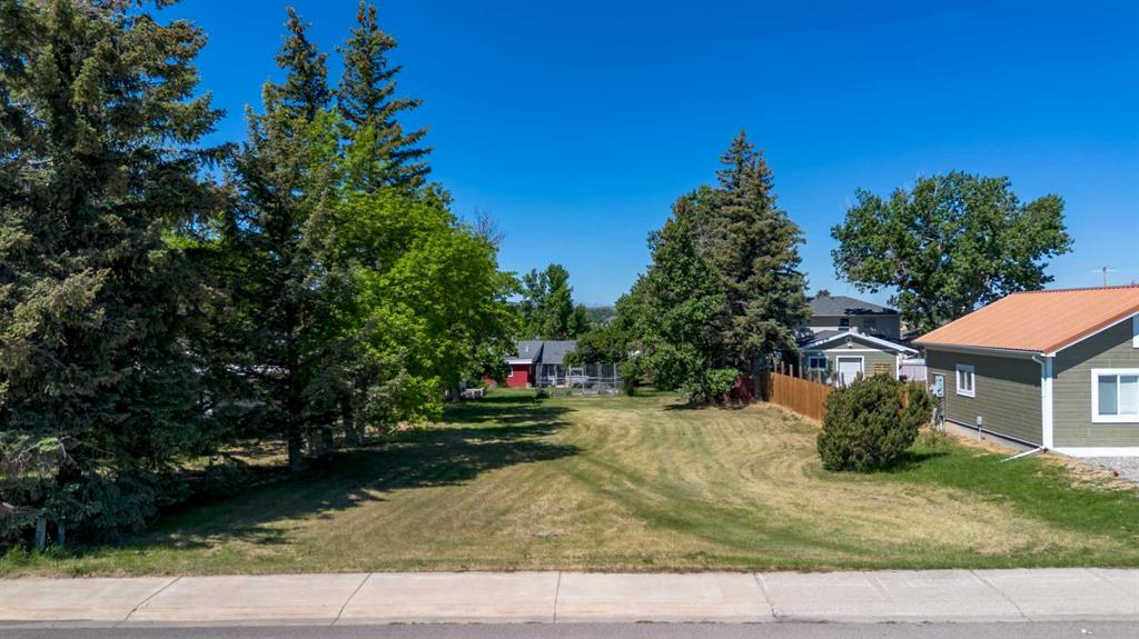 Picture of 731 2 Street E, Cardston Real Estate Listing