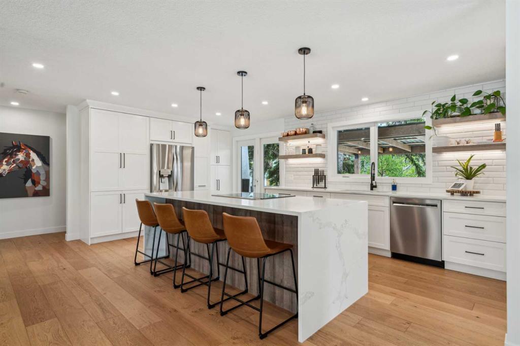 Picture of 307 Cedarille Crescent SW, Calgary Real Estate Listing