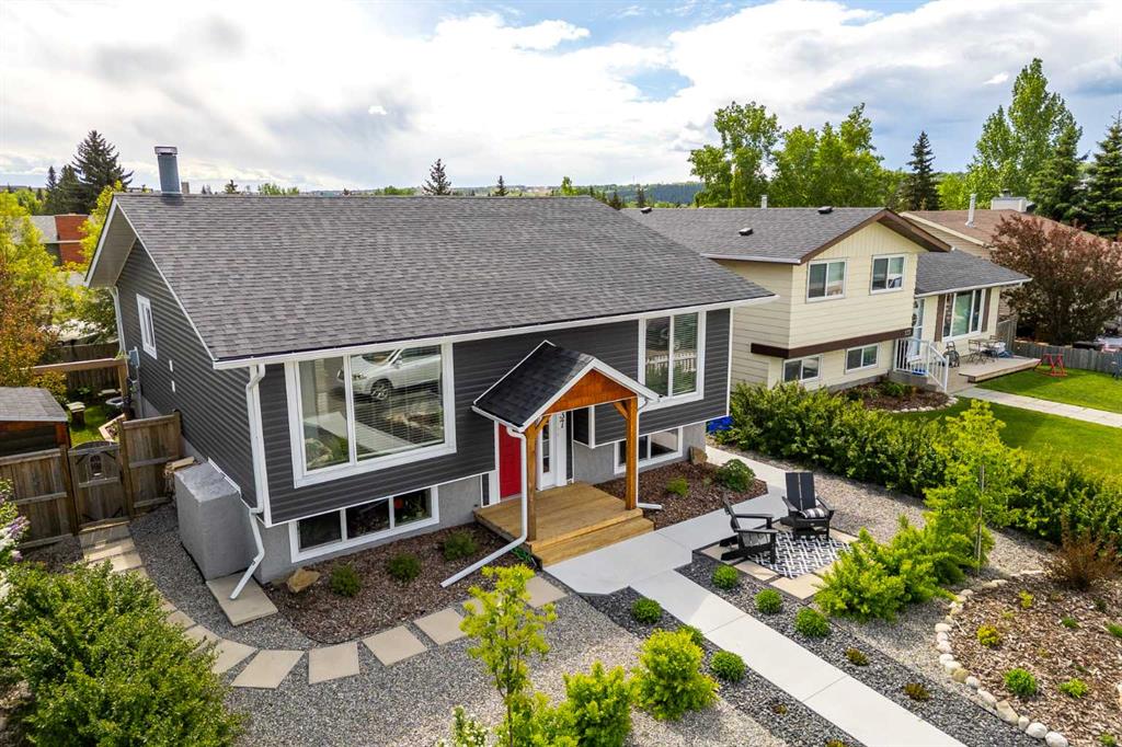 Picture of 137 Glenhill Drive , Cochrane Real Estate Listing