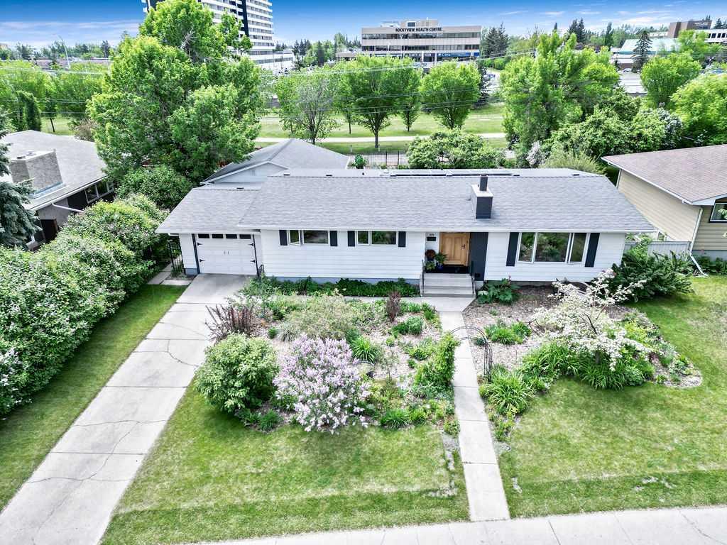Picture of 127 Malibou Road SW, Calgary Real Estate Listing