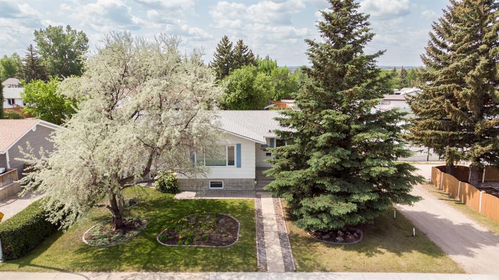 Picture of 5037 37 Street , Innisfail Real Estate Listing