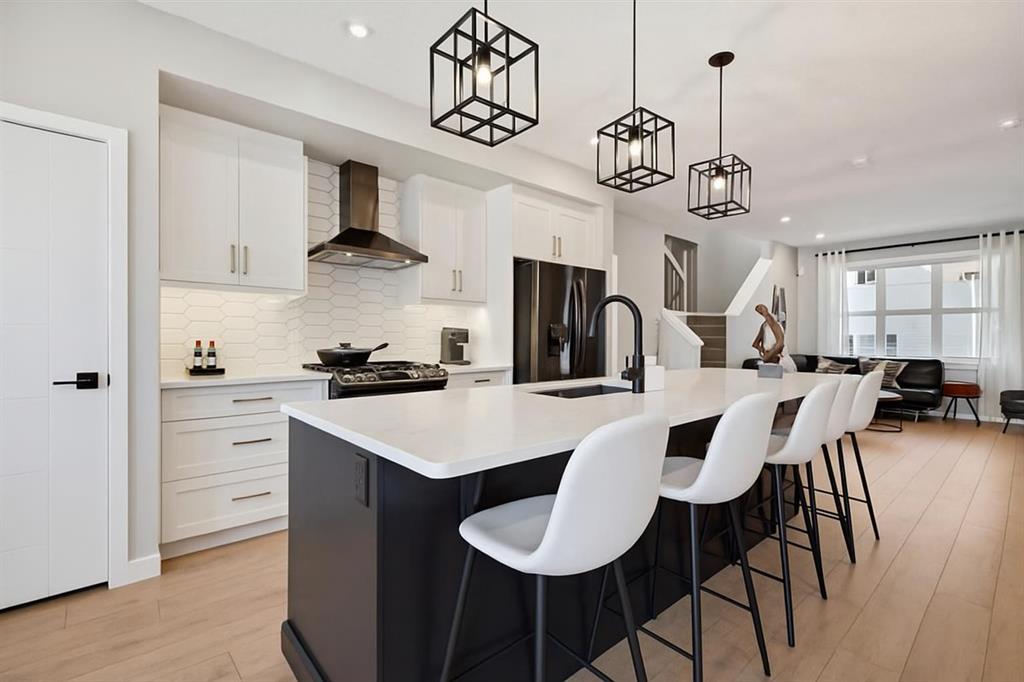Picture of 228 Creekstone Square SW, Calgary Real Estate Listing