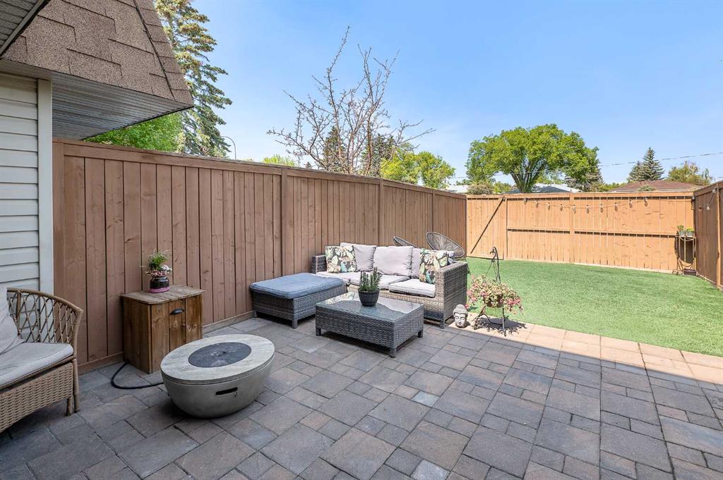 Picture of 4407 Bow Trail SW, Calgary Real Estate Listing