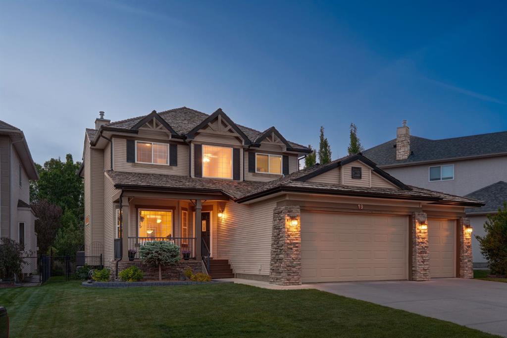 Picture of 19 Discovery Ridge Court SW, Calgary Real Estate Listing