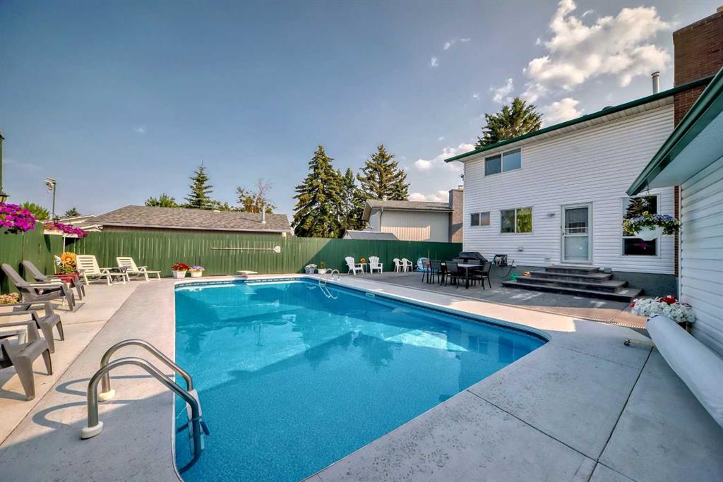 Picture of 420 Whitehorn Place NE, Calgary Real Estate Listing