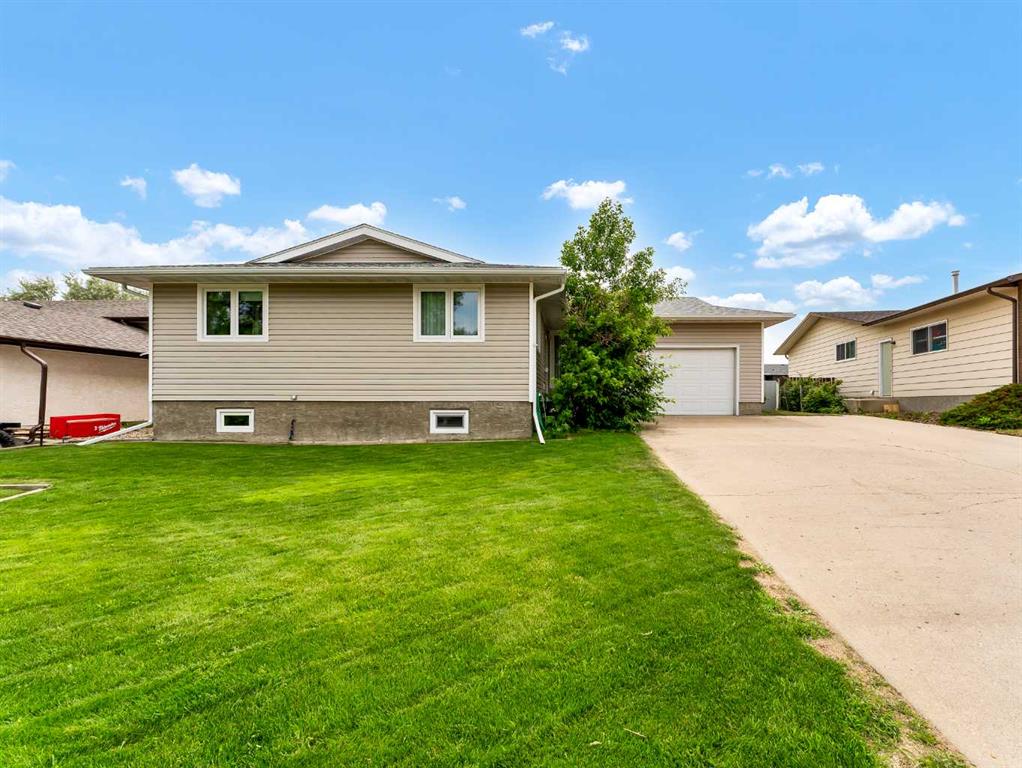 Picture of 29 Cunliffe Crescent SE, Medicine Hat Real Estate Listing