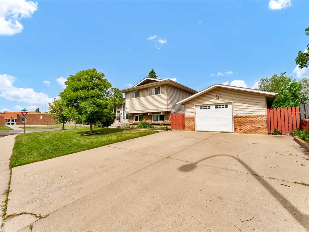 Picture of 41 Rossland Way  , Medicine Hat Real Estate Listing