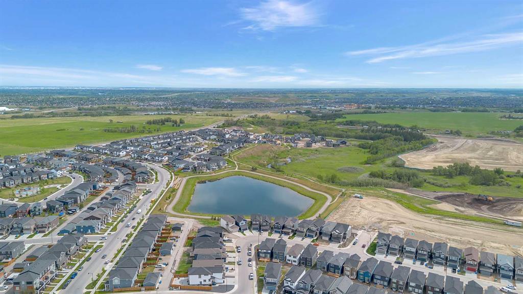 Picture of 48 Creekstone Landing SW, Calgary Real Estate Listing