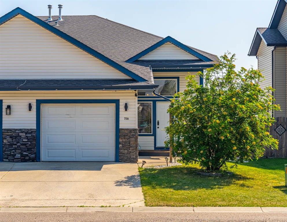 Picture of 738 Carriage Lane Drive , Carstairs Real Estate Listing