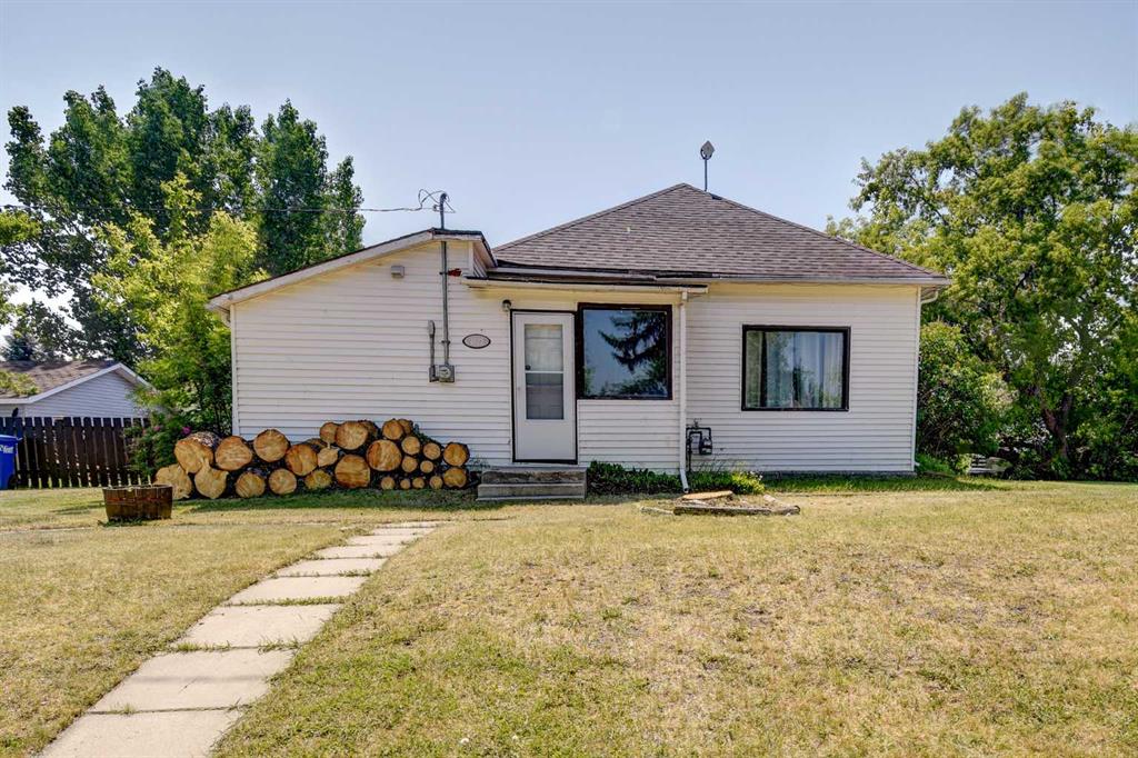 Picture of 4823 51 Street , Clive Real Estate Listing