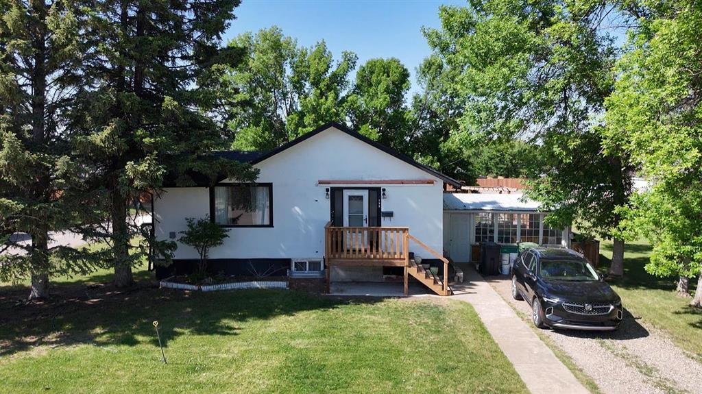 Picture of 139 West Harker Avenue , Magrath Real Estate Listing