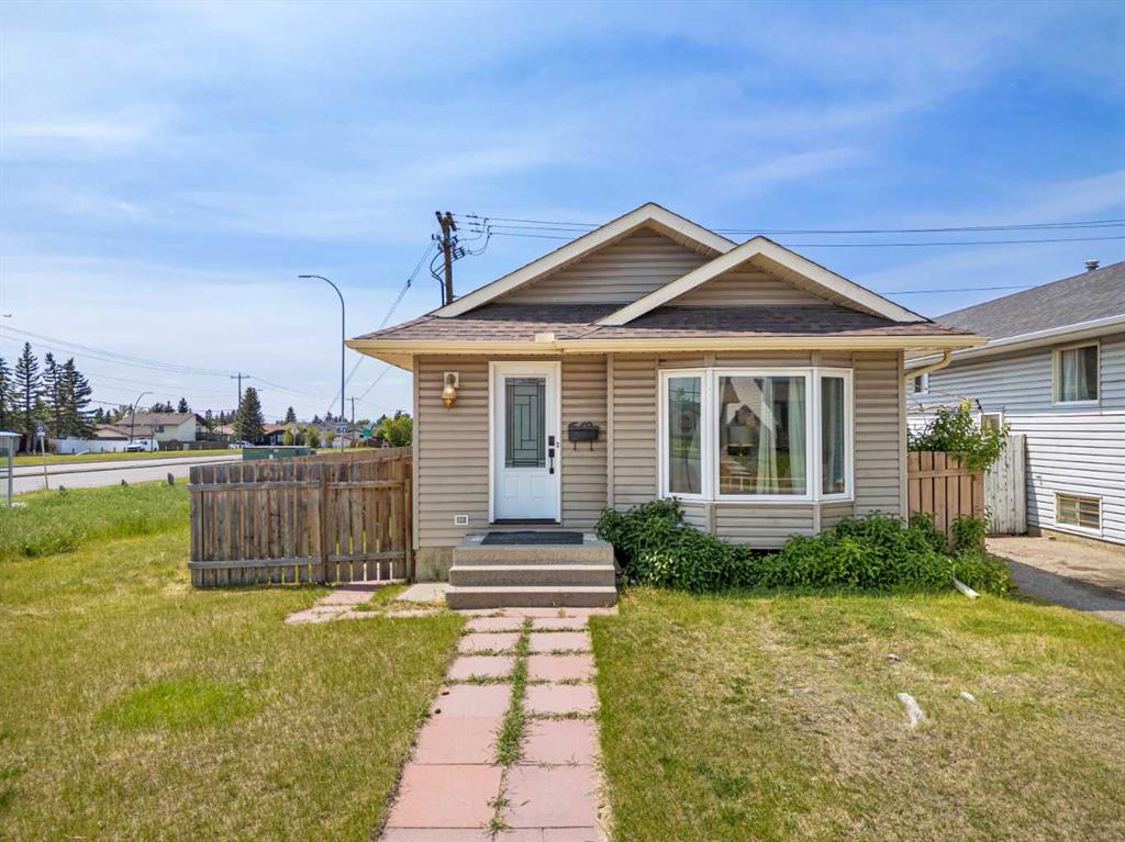 Picture of 6503 Martingrove Drive NE, Calgary Real Estate Listing