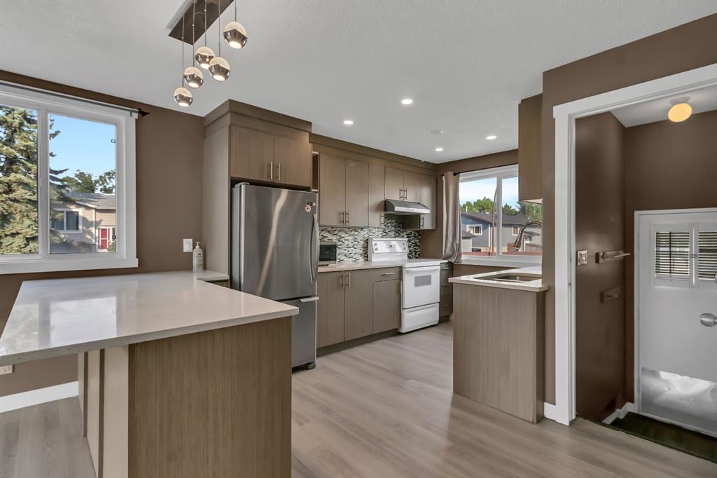 Picture of 7 Castledale Way NE, Calgary Real Estate Listing
