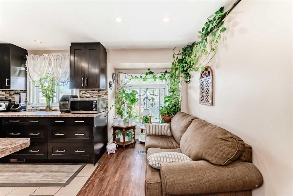 Picture of 5211 44 Avenue NE, Calgary Real Estate Listing