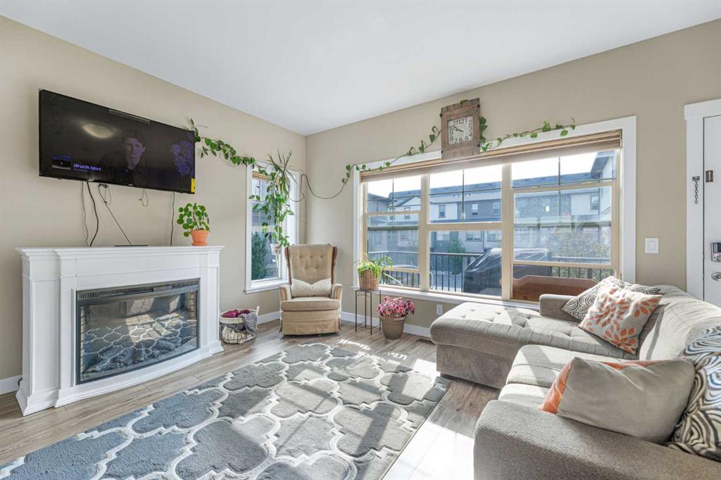 Picture of 906, 32 Horseshoe Crescent , Cochrane Real Estate Listing
