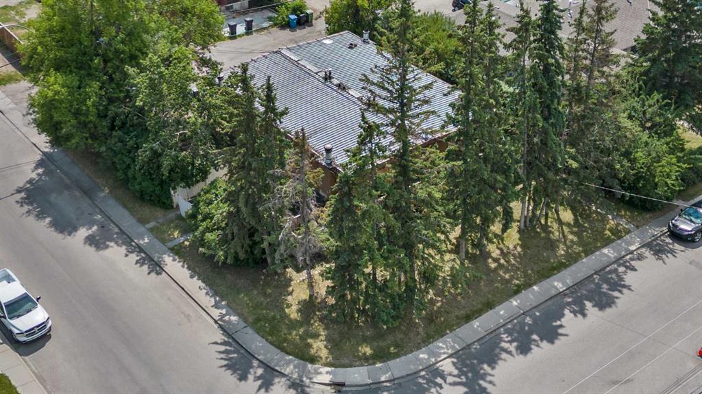 Picture of 7703 41 Avenue NW, Calgary Real Estate Listing