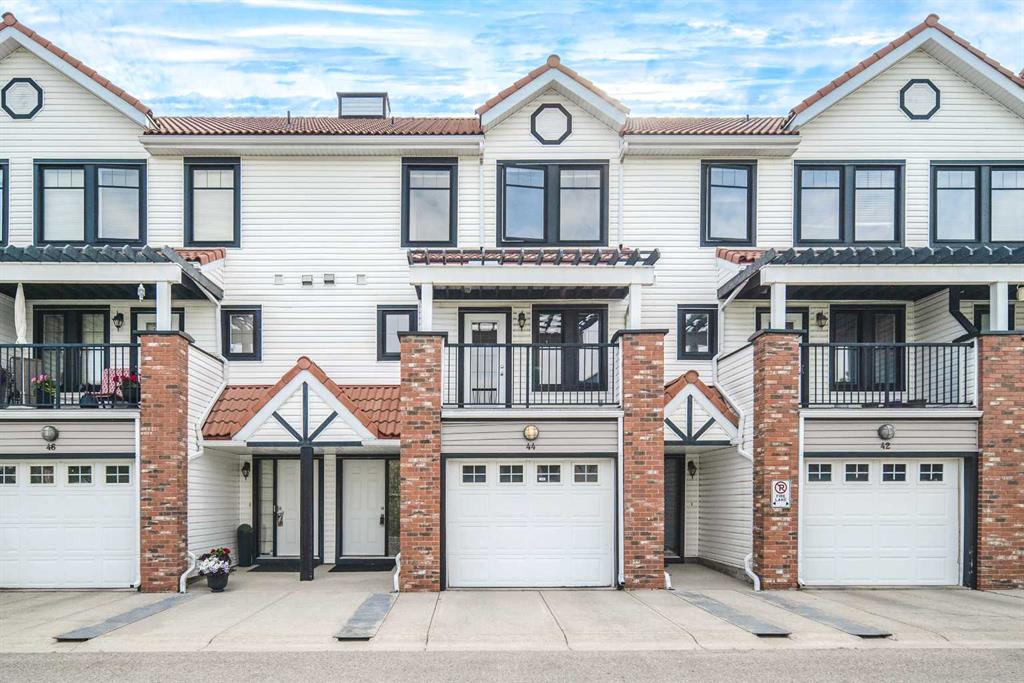 Picture of 44 Royal Oak Lane NW, Calgary Real Estate Listing