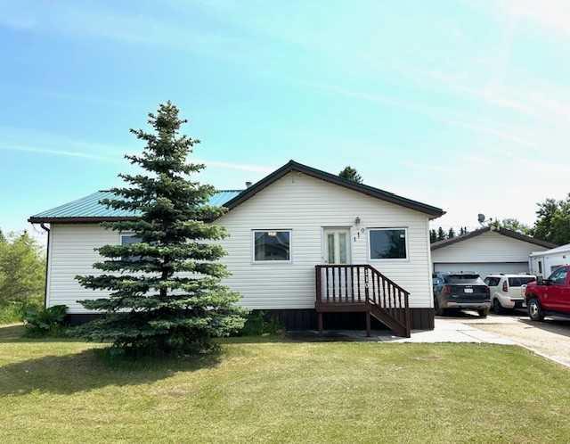 Picture of 110 2 Street NW, Rural Real Estate Listing