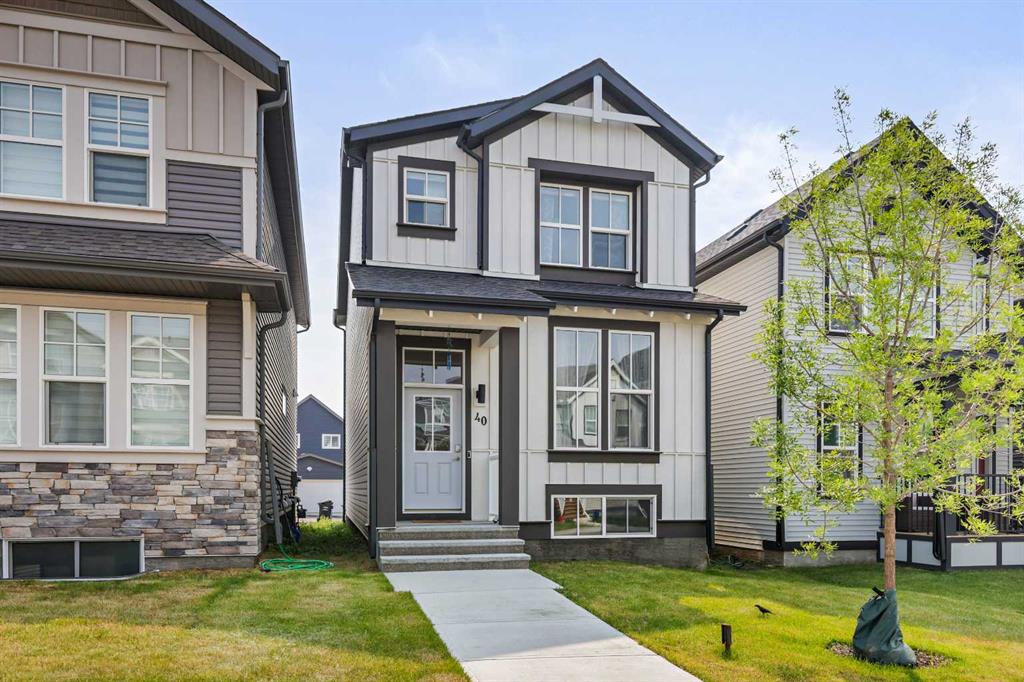 Picture of 40 Heirloom Crescent SE, Calgary Real Estate Listing
