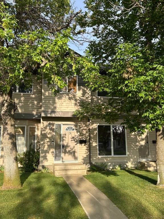 Picture of 9, 275 Columbia Boulevard W, Lethbridge Real Estate Listing