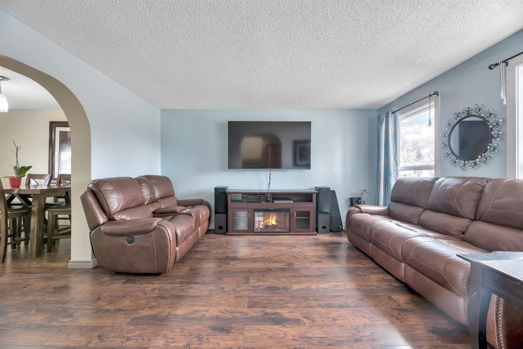 Picture of 188 Rivervalley Crescent SE, Calgary Real Estate Listing