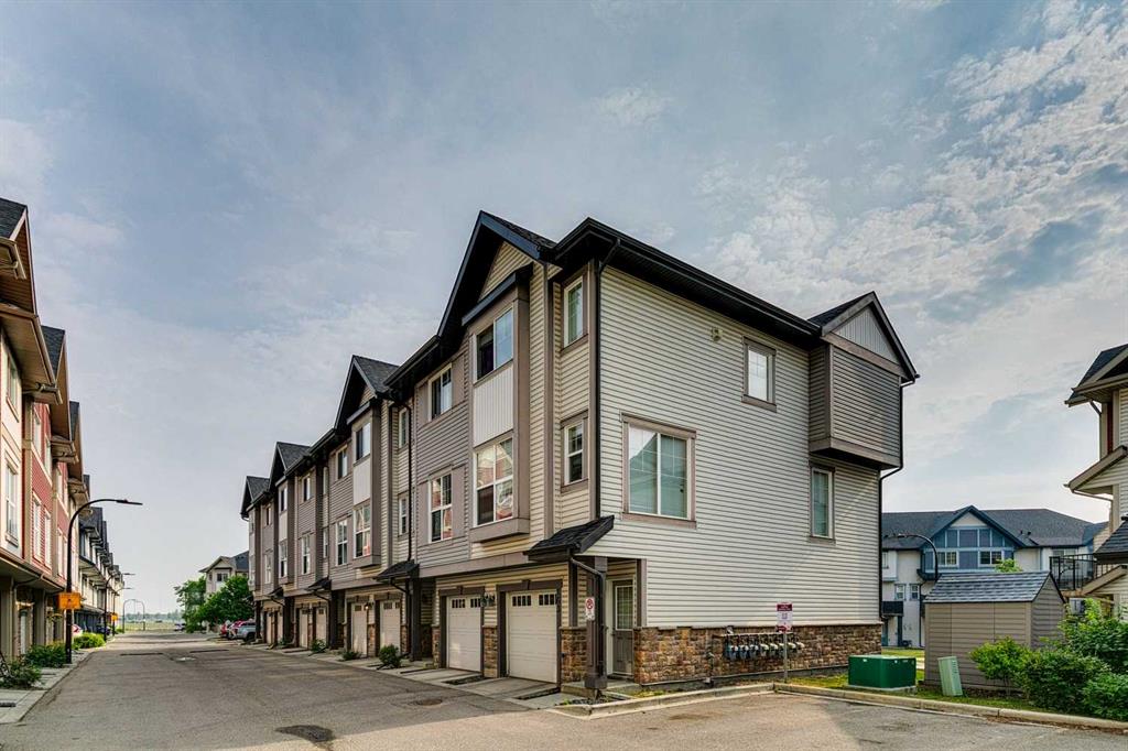 Picture of 157 New Brighton Point SE, Calgary Real Estate Listing