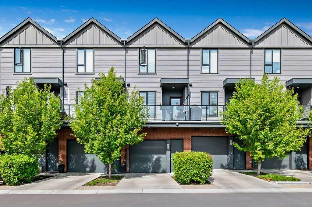 Picture of 608 Drake Landing  , Okotoks Real Estate Listing