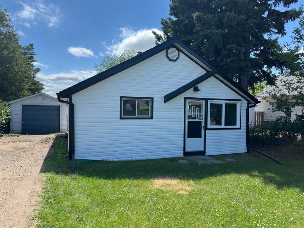 Picture of 1021 16 TH Avenue , Wainwright Real Estate Listing