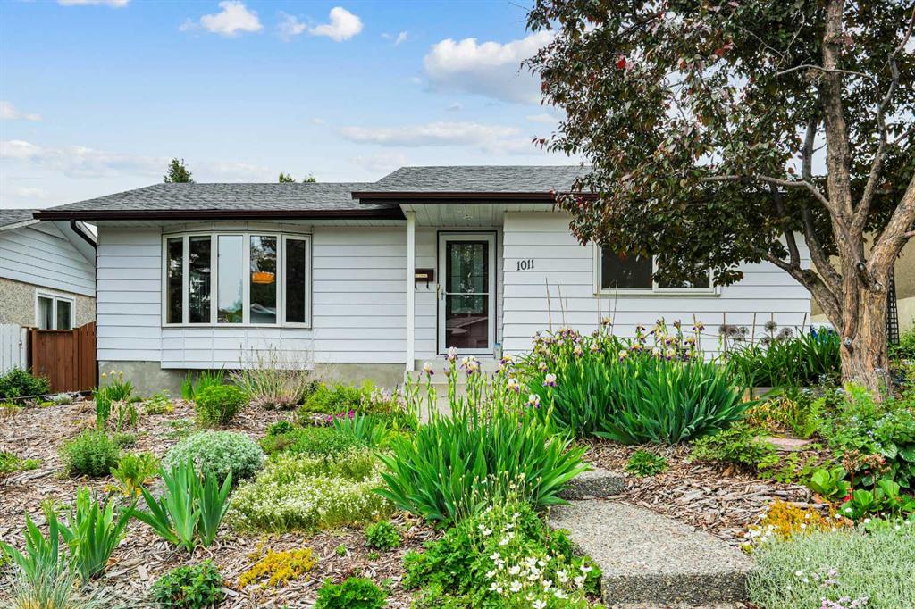 Picture of 1011 Hunterston Place NW, Calgary Real Estate Listing