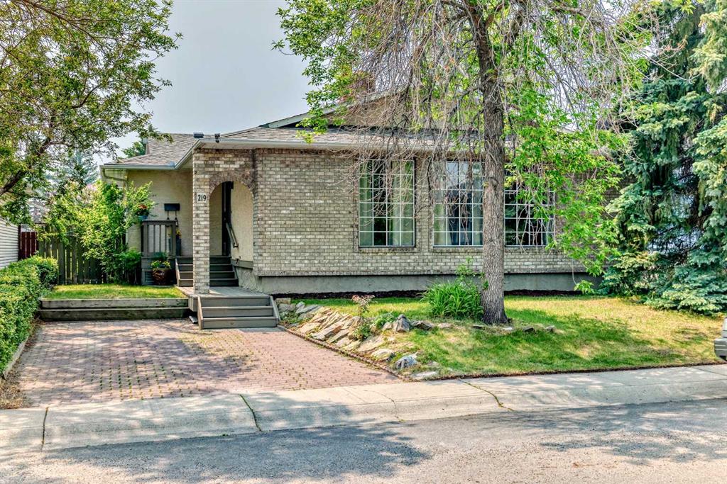 Picture of 219 Rundleridge Way NE, Calgary Real Estate Listing