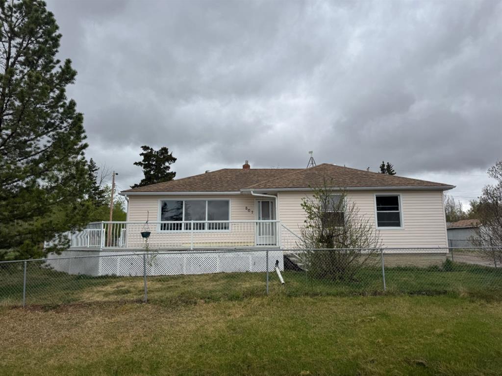 Picture of 807 5 Street , Hines Creek Real Estate Listing