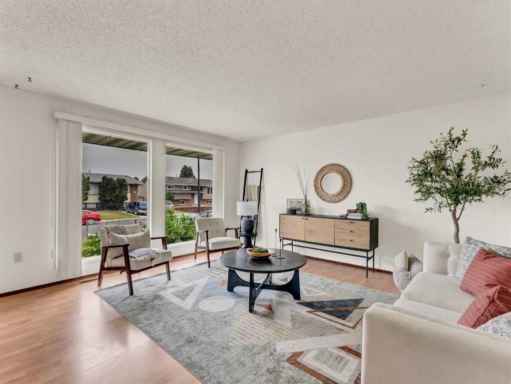 Picture of 219 Ross Glen Drive SE, Medicine Hat Real Estate Listing