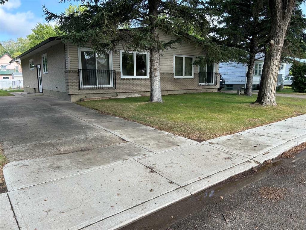 Picture of 227 2 Street E, Brooks Real Estate Listing