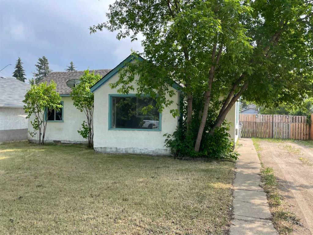 Picture of 1133 6TH AVENUE  , Wainwright Real Estate Listing