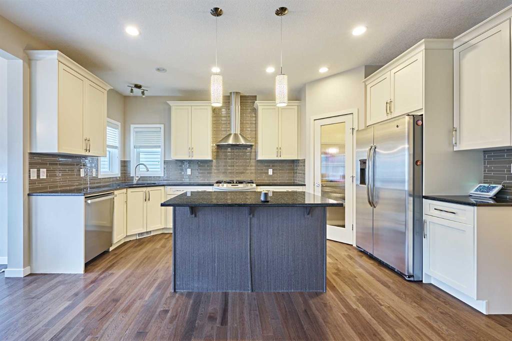 Picture of 20 Cougar Ridge Place SW, Calgary Real Estate Listing