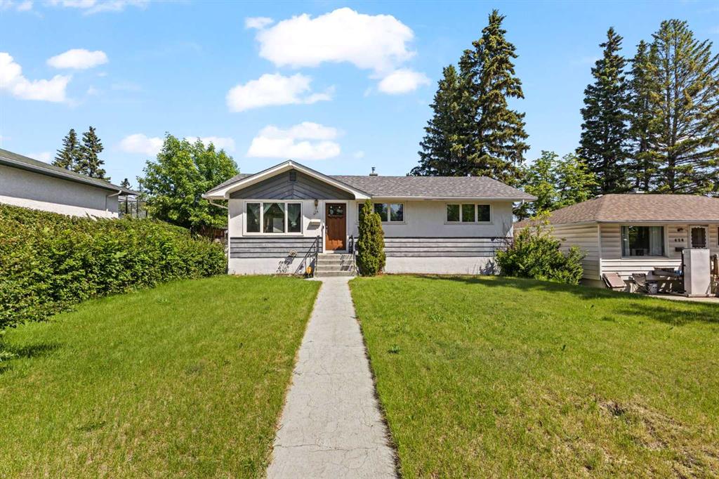 Picture of 424 Blackthorn Road NW, Calgary Real Estate Listing