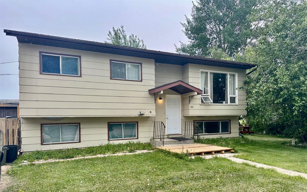 Picture of 712 2 Avenue NW, Slave Lake Real Estate Listing