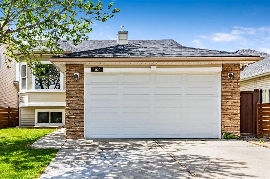 Picture of 1023 Coventry Drive NE, Calgary Real Estate Listing