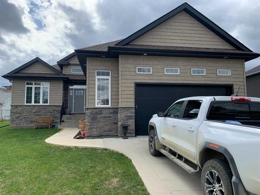 Picture of 805 7 Avenue , Fox Creek Real Estate Listing