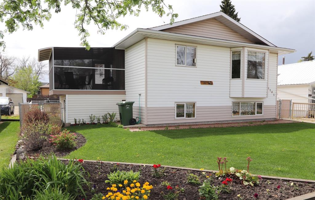 Picture of 5205 53 Avenue , Ponoka Real Estate Listing