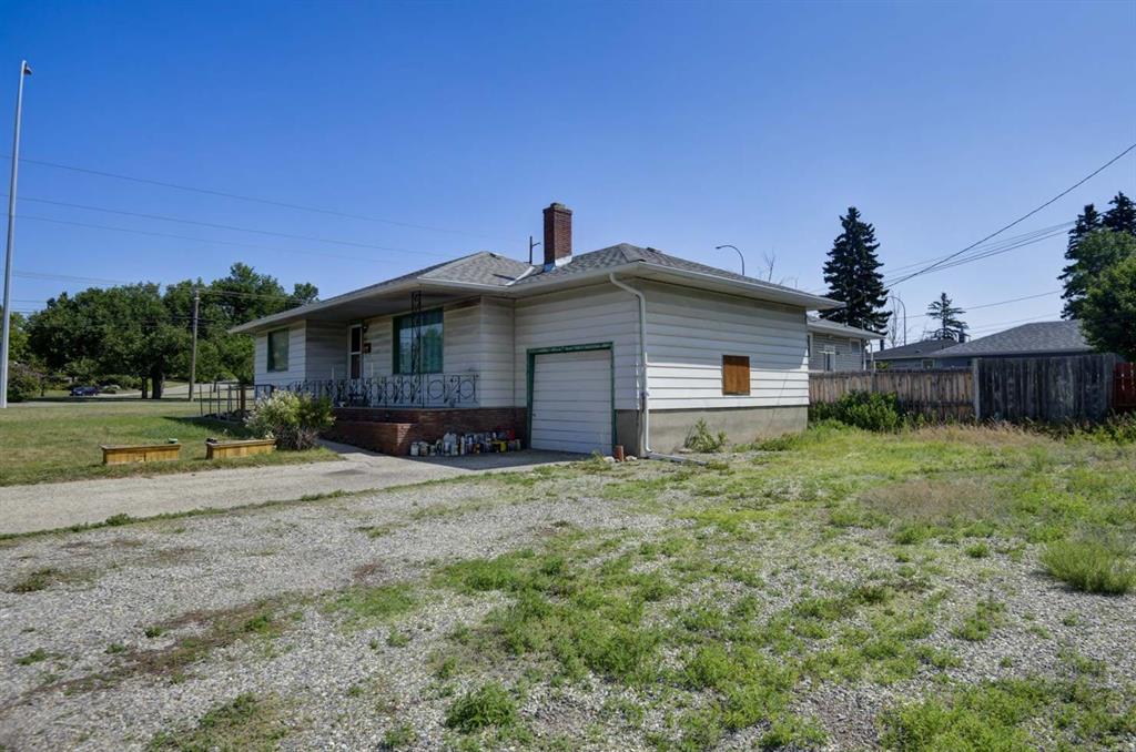 Picture of 4 Laycock Drive NW, Calgary Real Estate Listing