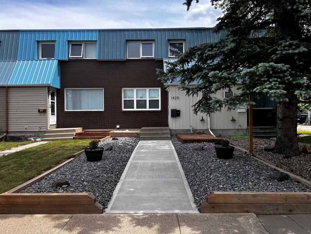 Picture of 1425 Lakemount Boulevard S, Lethbridge Real Estate Listing