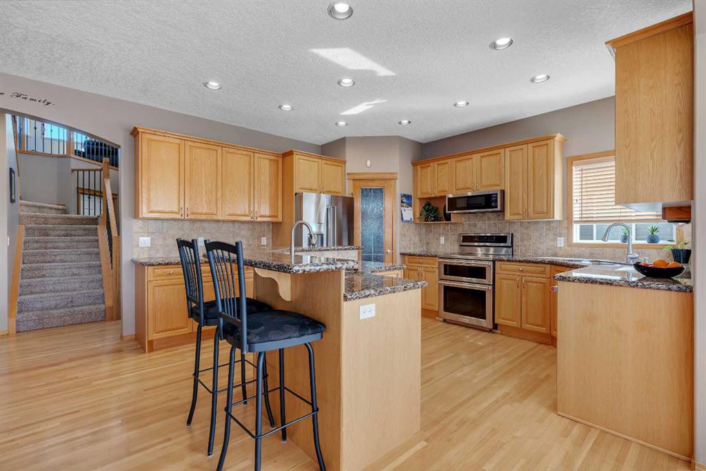 Picture of 226 Royal Abbey Court NW, Calgary Real Estate Listing