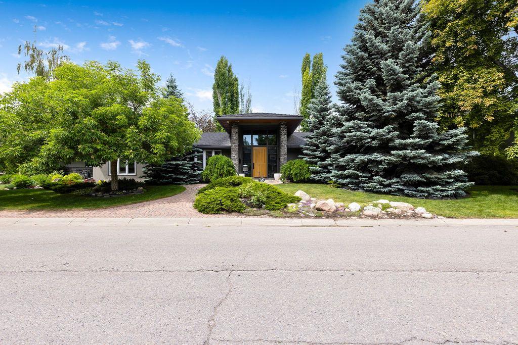 Picture of 35 Eagle Ridge Drive SW, Calgary Real Estate Listing