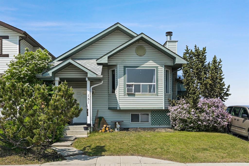 Picture of 151 Applebrook Circle SE, Calgary Real Estate Listing