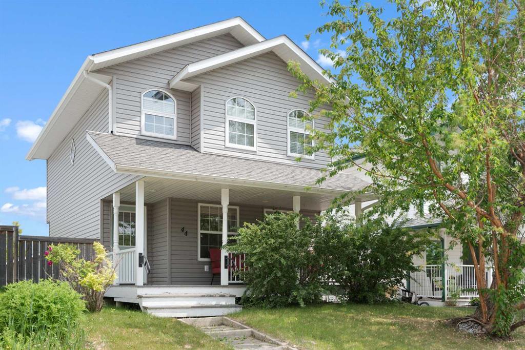 Picture of 44 Country Ridge Close , Lacombe Real Estate Listing